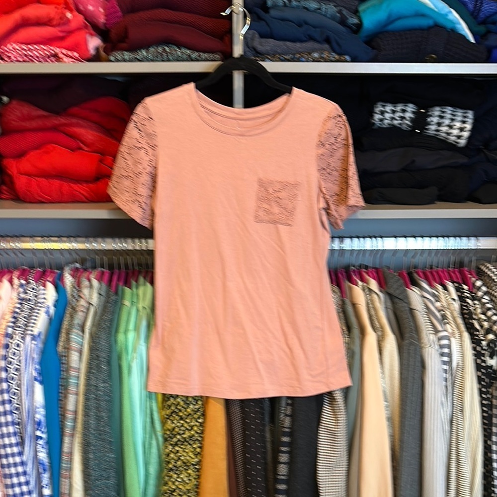 D & Co pink eyelet and t shirt material short sleeve crew neck top size XXS